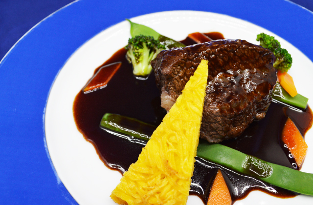 三河黒牛ほほ肉の赤ワイン煮込み