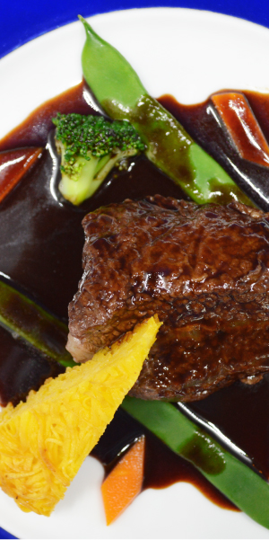 三河黒牛ほほ肉の赤ワイン煮込み